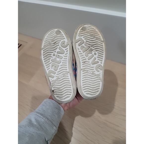 Native Kids Jefferson Sugarlite Sandals Shoes Sz 8 Shell White Pastel Stripe - Picture 7 of 9